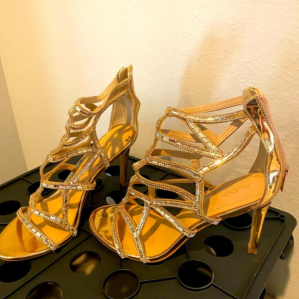 Gold sparkling size 8.5 heels, worn once,